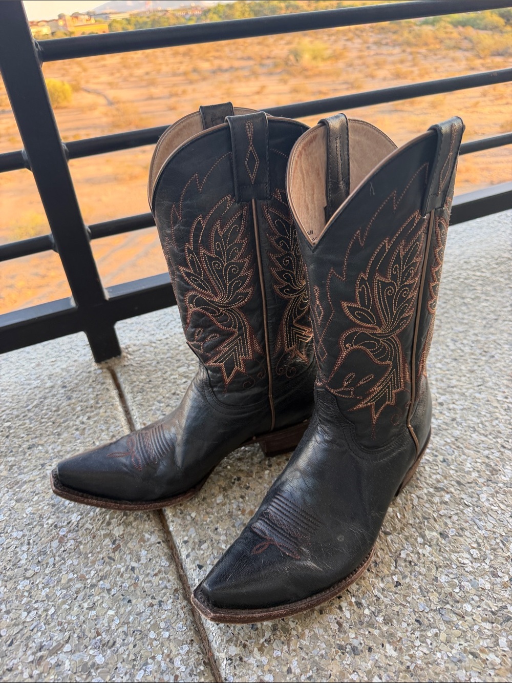 Idyllwind Black Leather Western Cowboy Boots with Brown Stitching Snip Toe